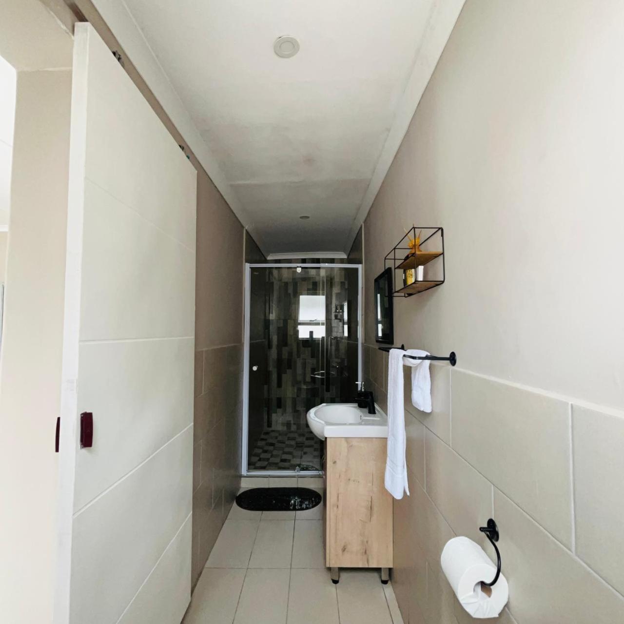 Hidden Bliss Guesthouse East London Ngoại thất bức ảnh