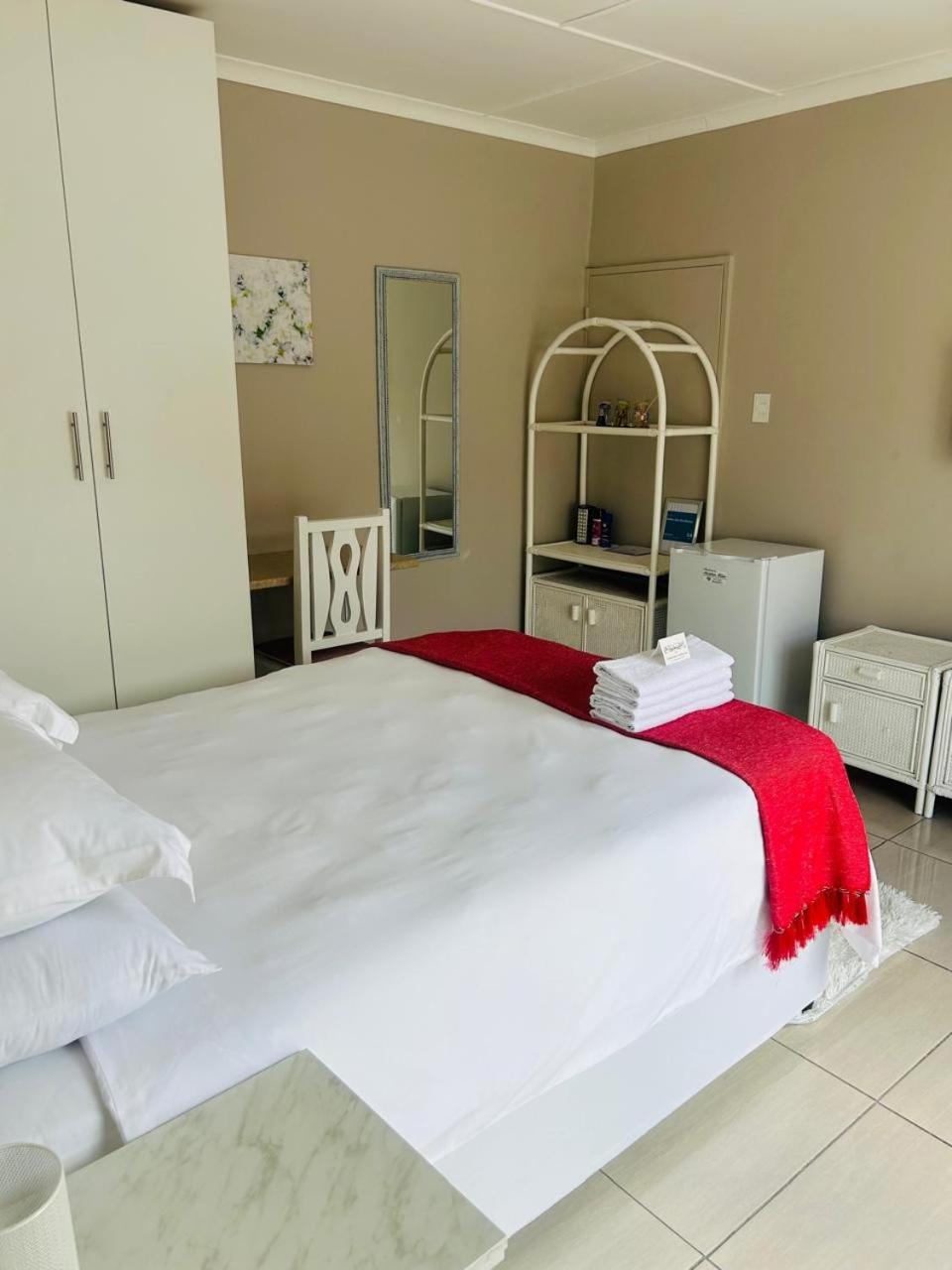 Hidden Bliss Guesthouse East London Phòng bức ảnh