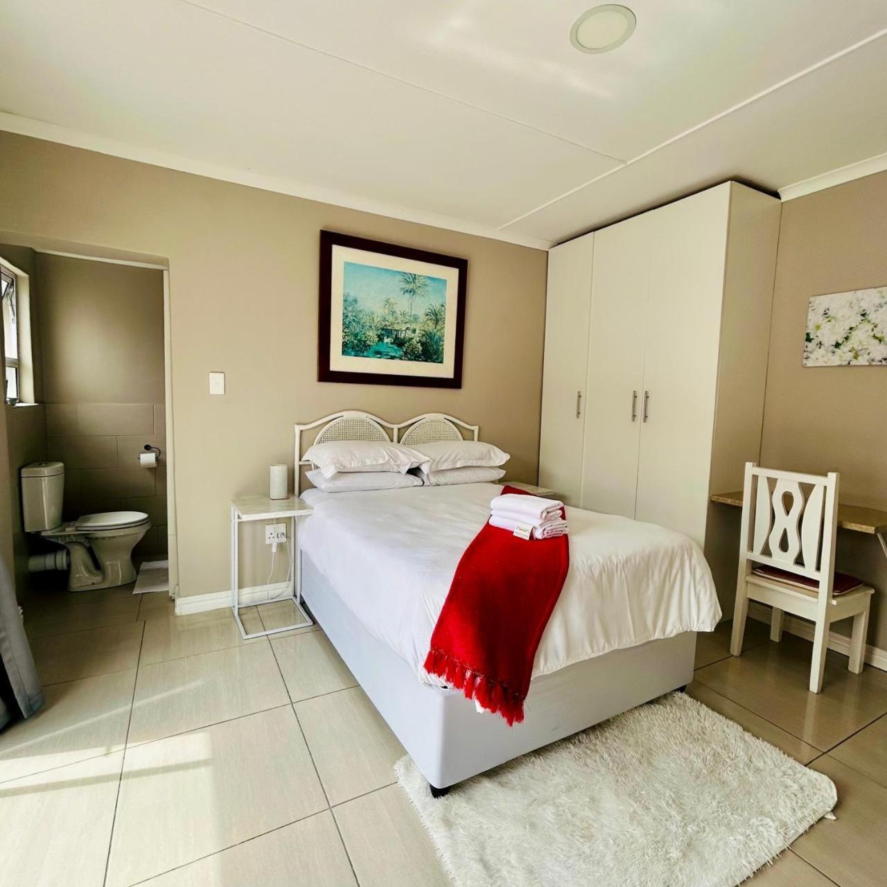 Hidden Bliss Guesthouse East London Phòng bức ảnh